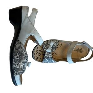 Portofino size 40 (9.5) EUC near new condition Women's Sandals with bow Detail